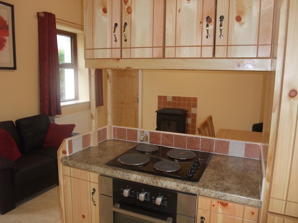 Katie'S Cottage Achill Sound Ruang foto