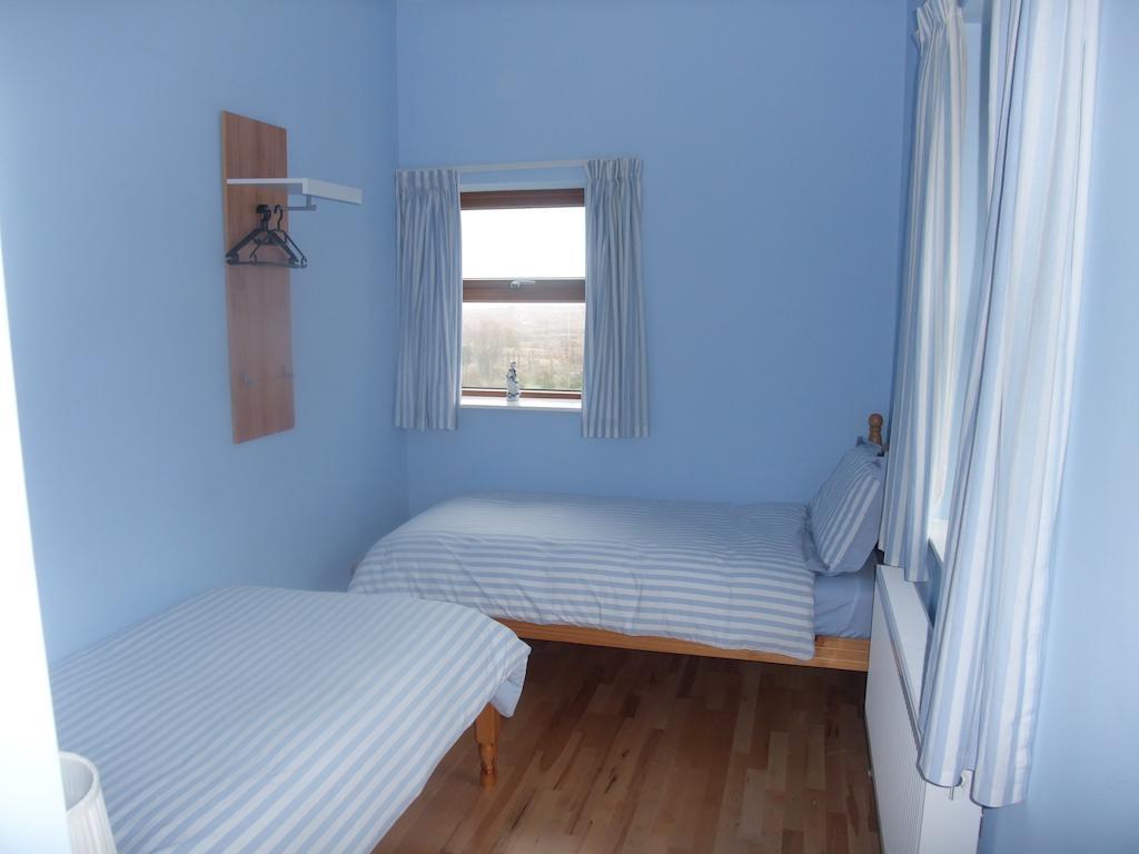 Katie'S Cottage Achill Sound Ruang foto